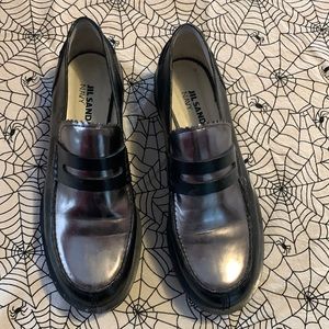Fantastic pair of black and silver patent leather loafer!Size 10